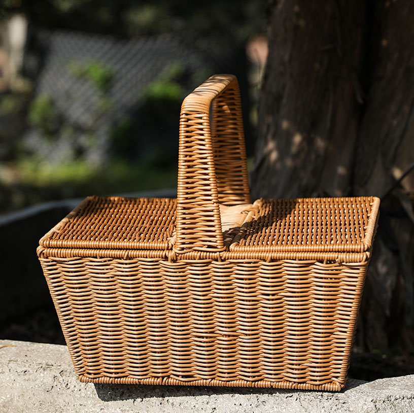 Plastic Rattan Storage Basket Outdoor Picnic Basket With Cover